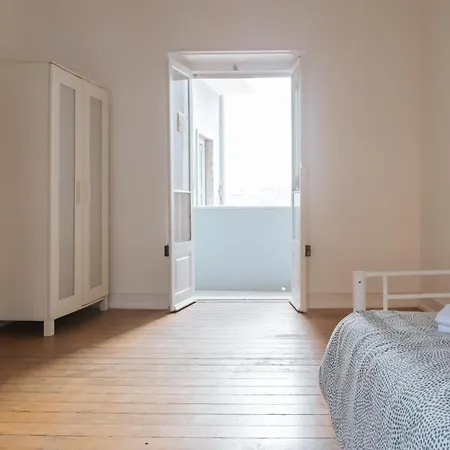 Проживание в семье Aquilla Family 307