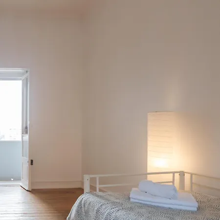 Проживание в семье Aquilla Family 307 Лиссабон